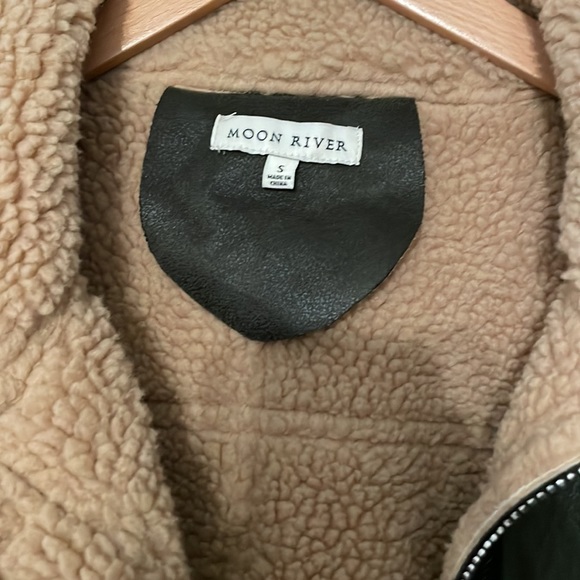 Moon river Sherpa jacket small green and tan shopbop buckle detail - Picture 2 of 3